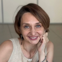 Адриана Дари