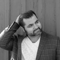 Виктор Метос